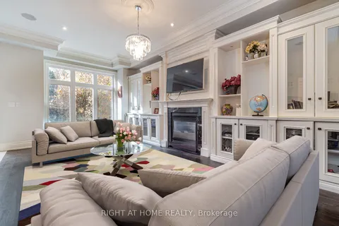 12 Walder Avenue, ON M4P 2R5