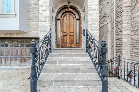 12 Walder Avenue, ON M4P 2R5