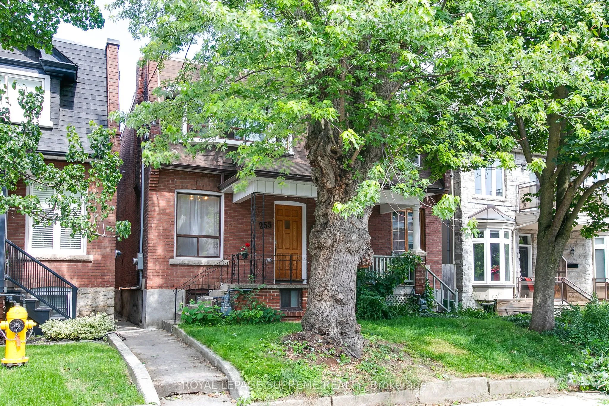 255 Howland Avenue, ON M5R 3B7