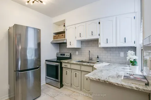 255 Howland Avenue, ON M5R 3B7