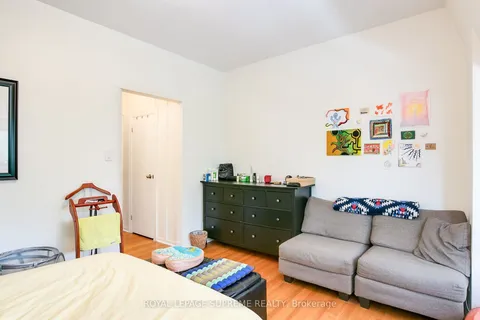 255 Howland Avenue, ON M5R 3B7