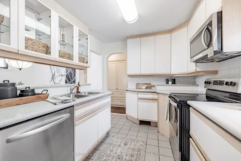 523 Glengarry Avenue, ON M5M 1G2