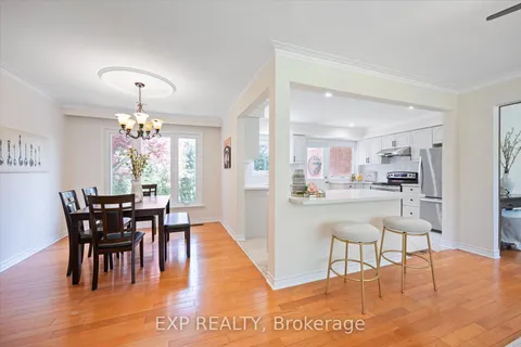 17 Ravenscroft Circle, ON M2K 1X1