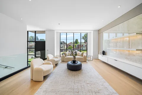 22 Divadale Drive, ON M4G 2N9