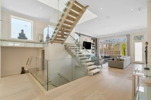 6 Stubbs Drive, ON M2L 2R1