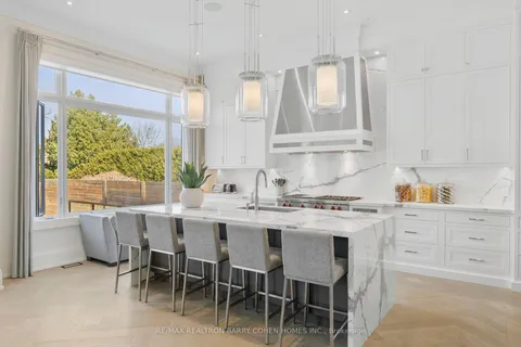 6 Stubbs Drive, ON M2L 2R1