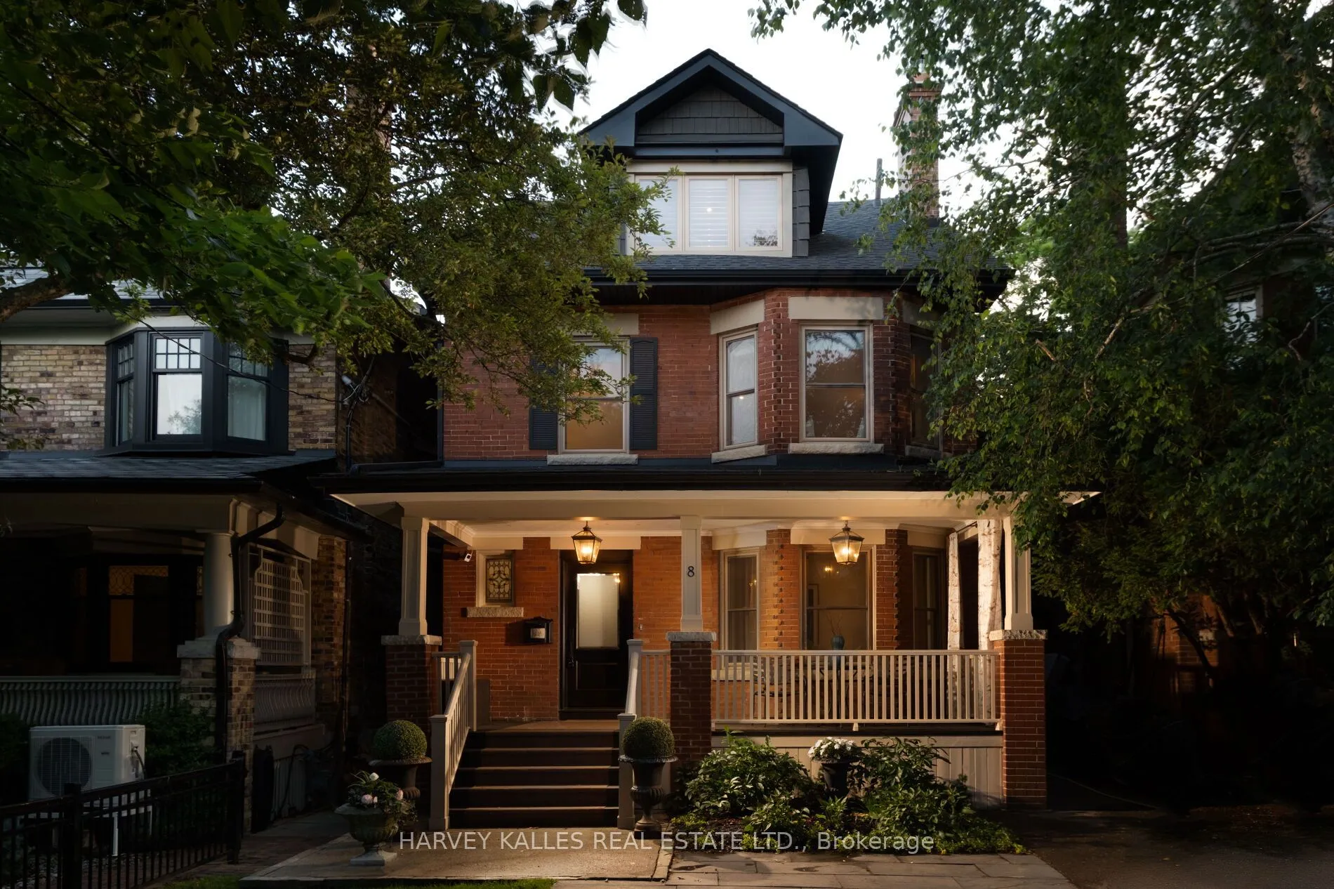 8 Edgewood Crescent, ON M4W 3A9
