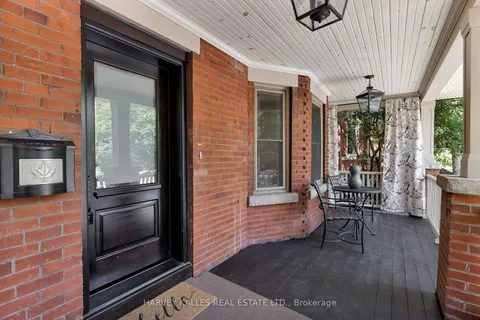 8 Edgewood Crescent, ON M4W 3A9