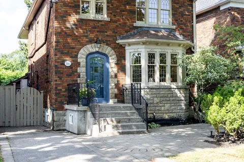 18 Rolph Road, ON M4G 3M6