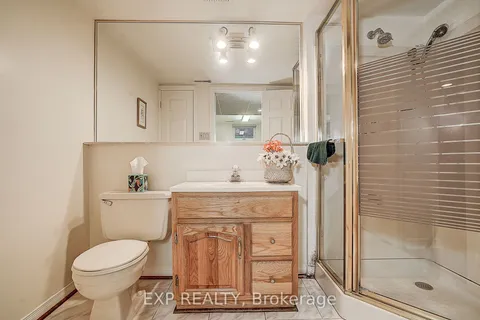 4458 Bathurst Street, ON M3H 3S2