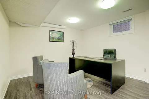 4458 Bathurst Street, ON M3H 3S2