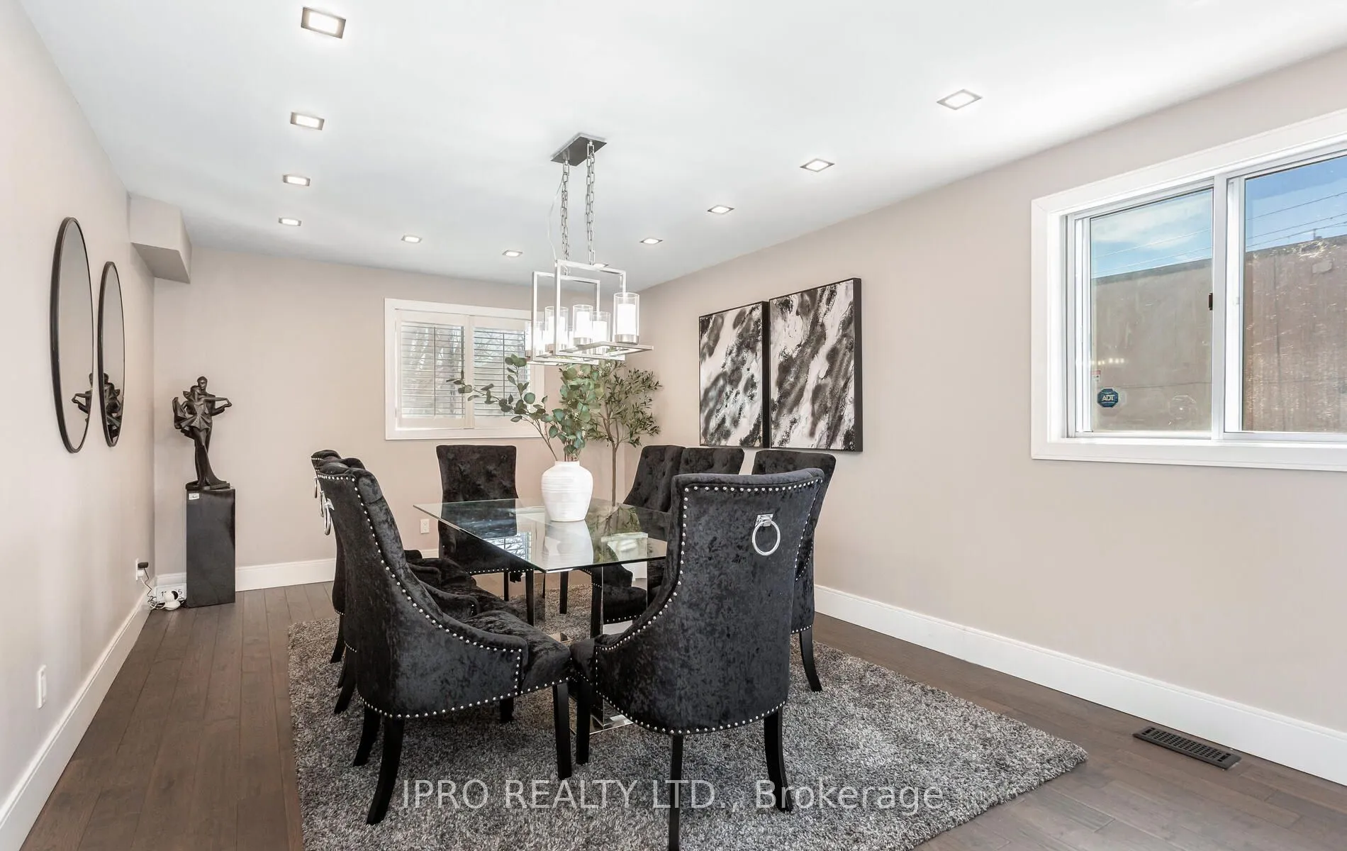 103 Allingham Gardens, ON M3H 1X9