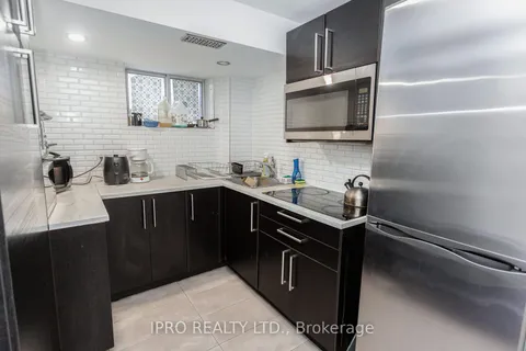 103 Allingham Gardens, ON M3H 1X9