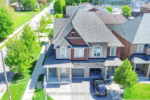 1 Goldthread Terrace, ON M3H 0B8