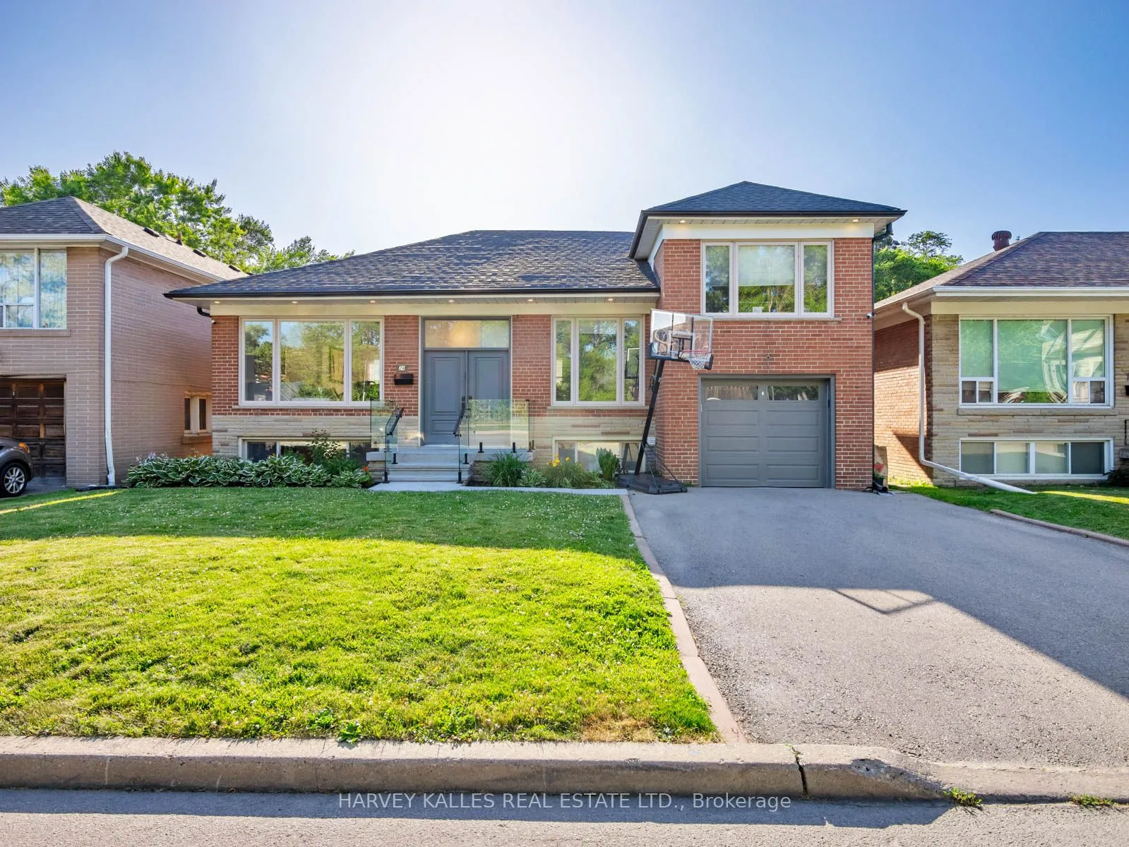 24 Yeomans Road, ON M3H 3J5