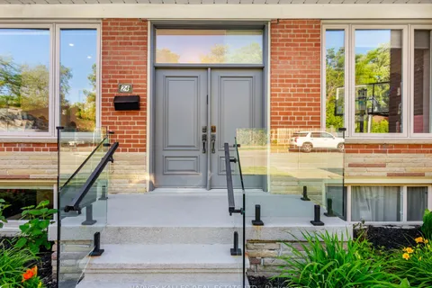 24 Yeomans Road, ON M3H 3J5