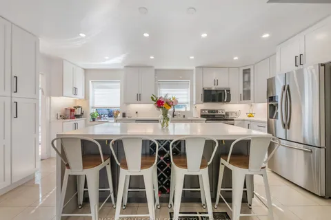 24 Yeomans Road, ON M3H 3J5