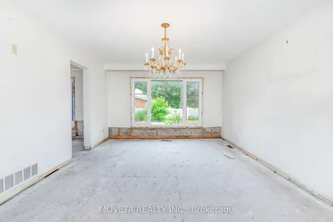 48 Beardmore Crescent, ON M2K 2P5