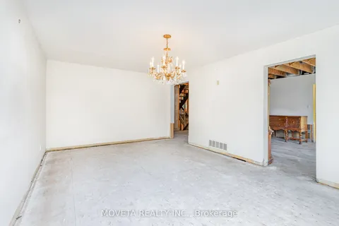 48 Beardmore Crescent, ON M2K 2P5