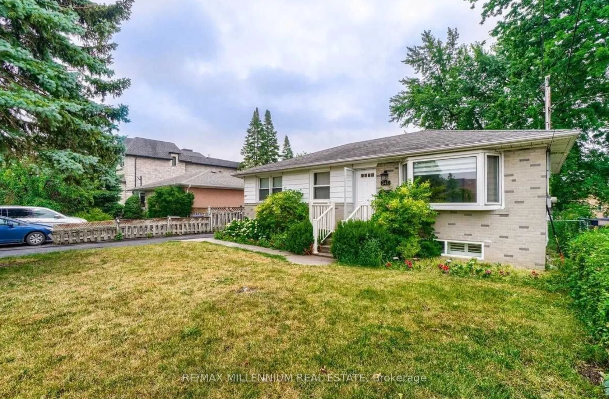 341 Moore Park Avenue, ON M2R 2R5
