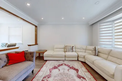 341 Moore Park Avenue, ON M2R 2R5