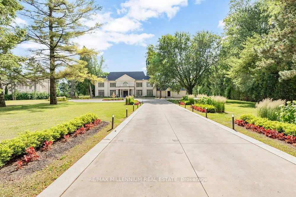 38 Park Lane Circle, ON M3C 2N2