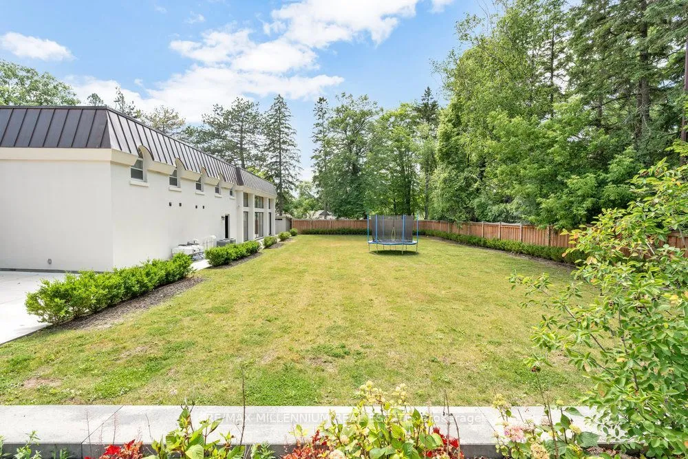 38 Park Lane Circle, ON M3C 2N2