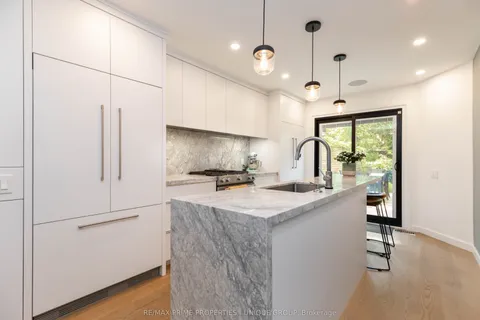 137 Marlborough Place, ON M5R 3J5
