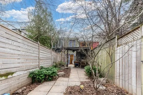 13 Sword Street, ON M5A 3N3