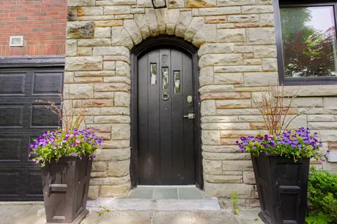 7 Glenarden Road, ON M6C 3J8