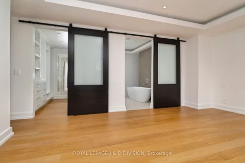 18 Humewood Gardens, ON M6C 1E8