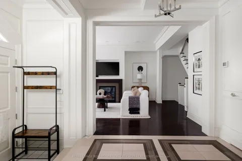 22 Birch Avenue, ON M4V 1C8