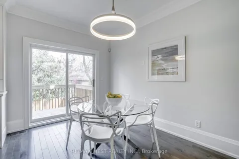 352B Lawrence Avenue, ON M5M 1B7