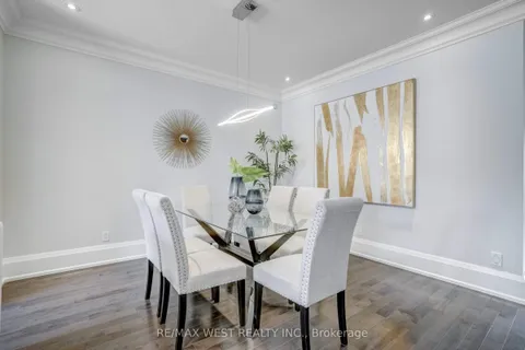 352B Lawrence Avenue, ON M5M 1B7