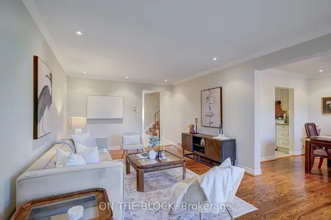 15 Fontainbleau Drive, ON M2M 1P1