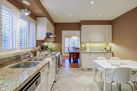 15 Fontainbleau Drive, ON M2M 1P1