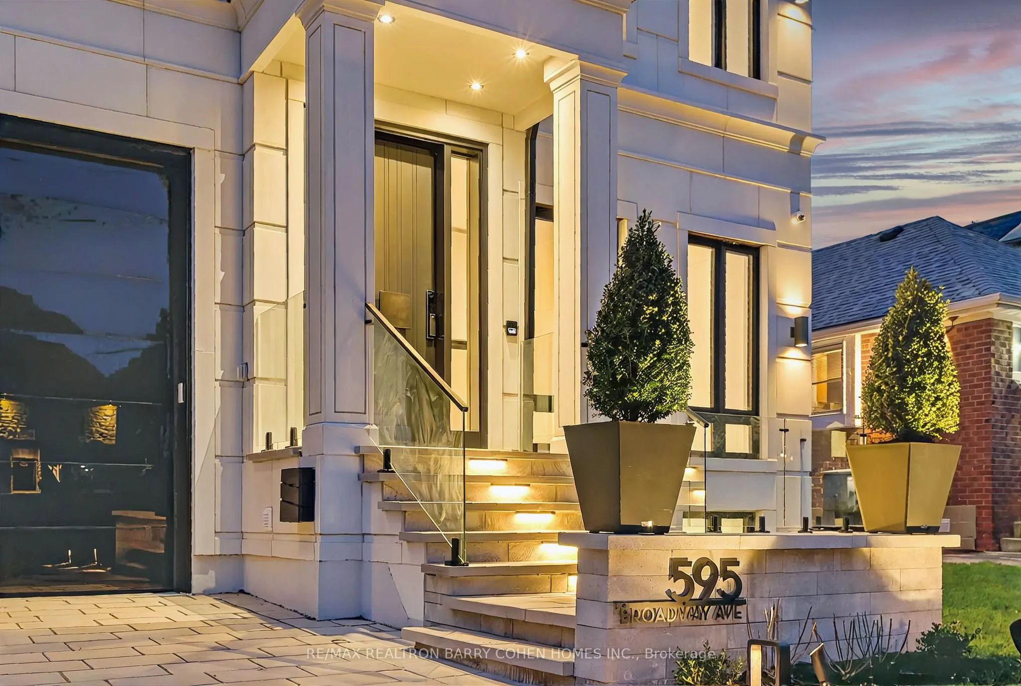 595 Broadway Avenue, ON M4G 2S4