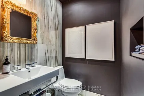 11 Shorncliffe Avenue, ON M4V 1S9