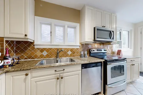 162 St Clair Avenue, ON M4T 1N8