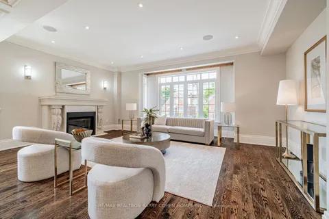 193 Bogert Avenue, ON M2N 1L1