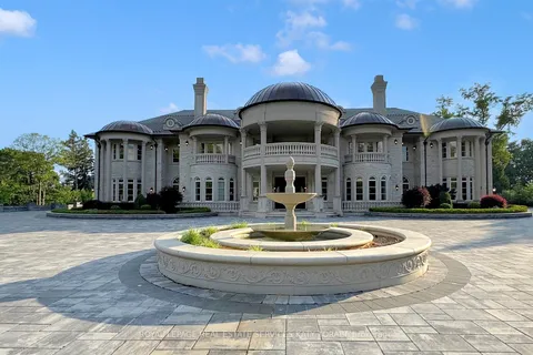 8 High Point Road, ON M3B 2A4