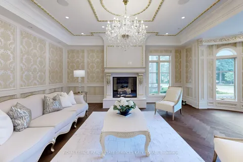 8 High Point Road, ON M3B 2A4