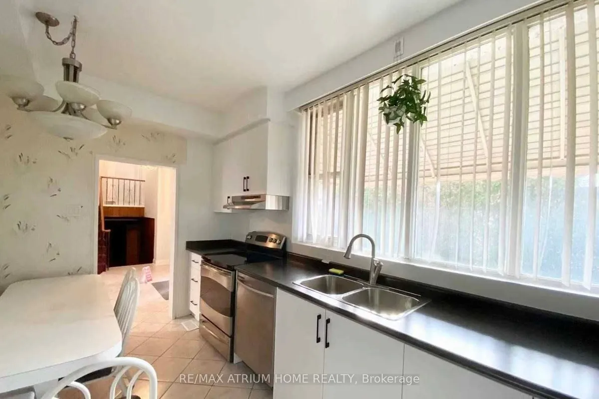 75 Stormont Avenue, ON M5N 2C3