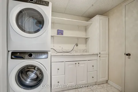 4458 Bathurst Street, ON M3H 3S2