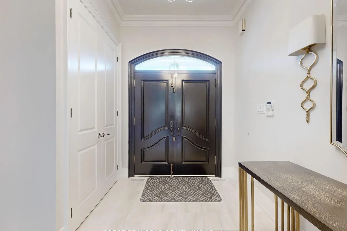 6 Blaine Drive, ON M3B 2G4