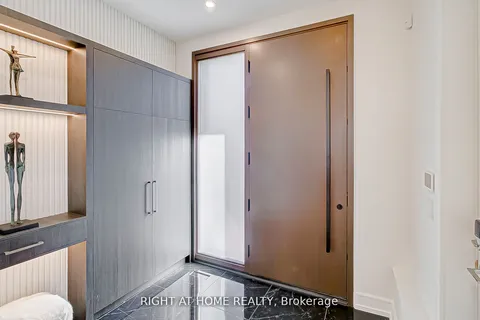 100 Glenvale Boulevard, ON M4G 2V9