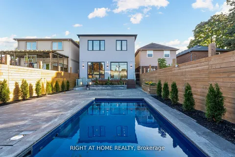 100 Glenvale Boulevard, ON M4G 2V9