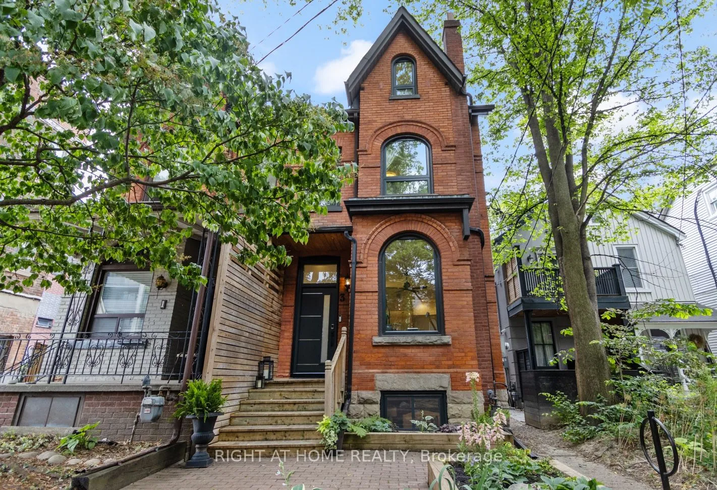 3 Olive Avenue, ON M6G 1T7