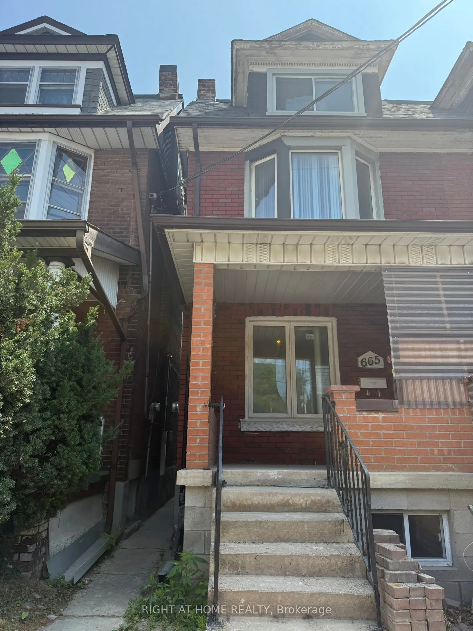 665 Ossington Avenue, ON M6G 3T6