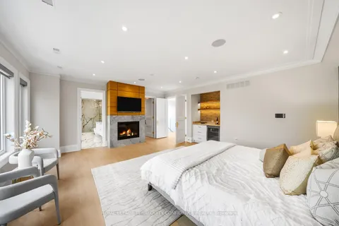 190 Hounslow Avenue, ON M2N 2B4
